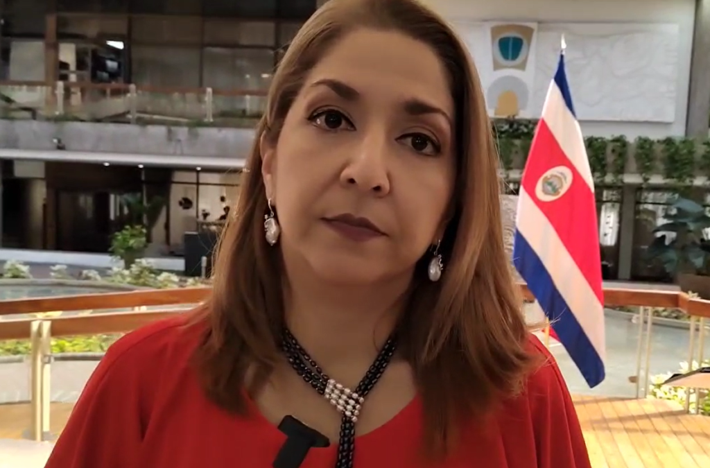 La Ministra de Salud, la Doctora Mary Munive